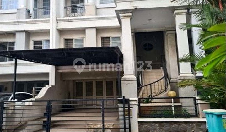 Minimalist House in Gading Grande, Kelapa Gading, North Jakarta Minimalist House in Gading Grande, Kelapa Gading, North Jakarta