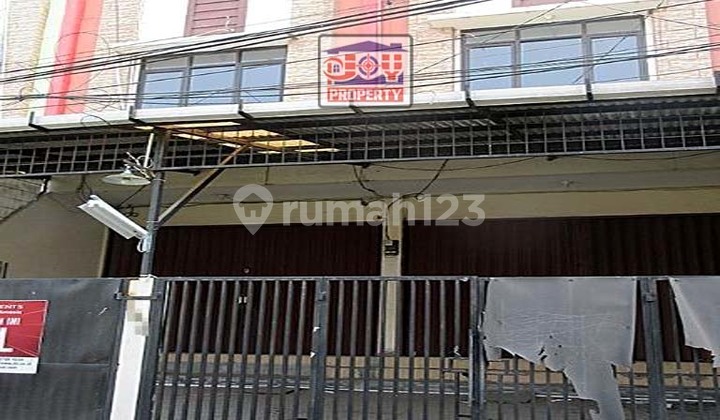 Ready-to-Use Shop House (Ruko) on Jl Makaliwe Alley 1, Grogol Petamburan, West Jakarta Ready-to-Use Shop House (Ruko) on Jl Makaliwe Alley 1, Grogol Petamburan, West Jakarta