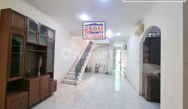 Rumah Hadap Timur Taman Kebon Jeruk Intercon Jakarta Barat