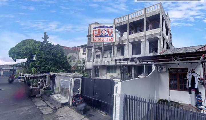 3-Storey House on Haji Taba Street, Duren Sawit, East Jakarta 1