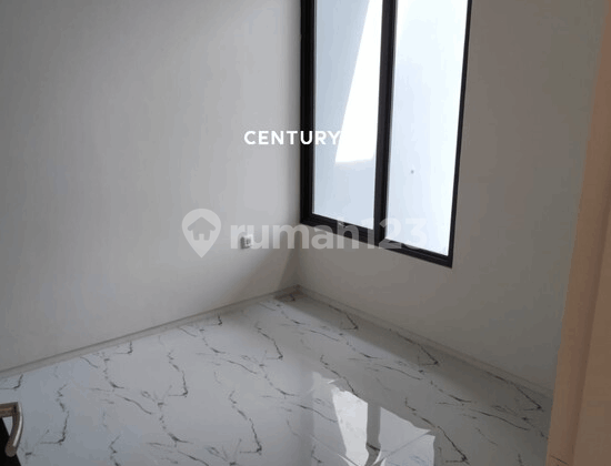 Nice House Ready to Occupy in Lippo Cikarang, Price Negotiable