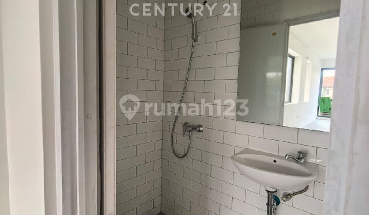 Tanamera Ruko Only the 3rd Floor is Suitable for Office Use 2