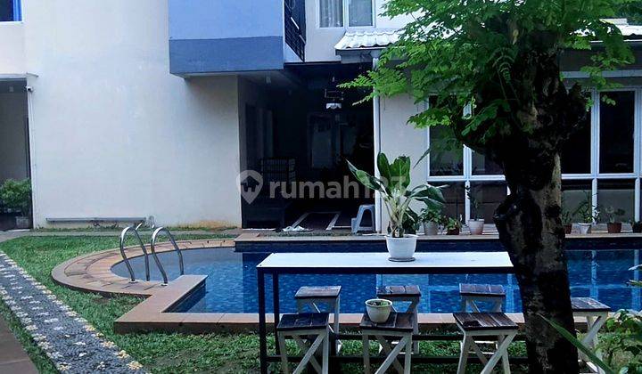 Turun Harga!! Rumah Vila. Hoek, Ada Taman Dan Kolam Renang Di Bsd 1