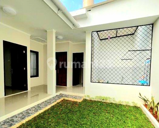 For Sale Fresh House, Ready to Occupy, Like New Condition in Graha Raya