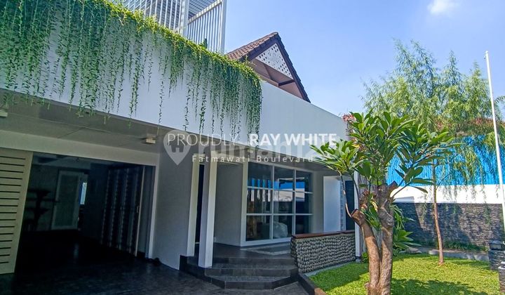 2-Story House for Rent Near Park in Pondok Indah 2-Story House for Rent Near Park in Pondok Indah