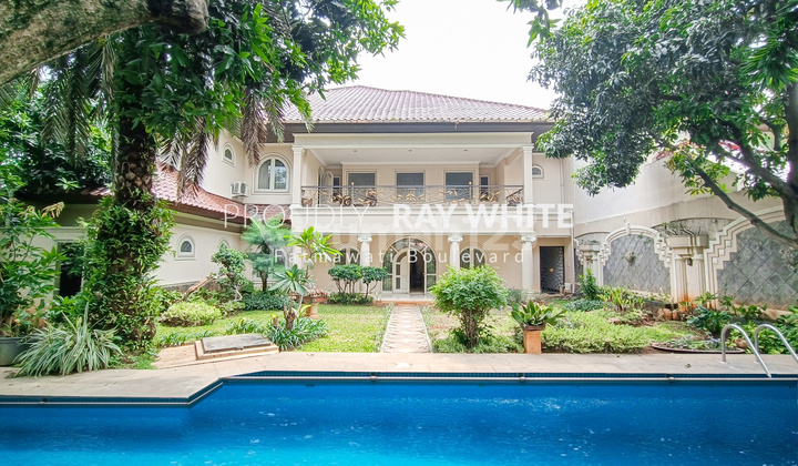 Rumah Desain Klasik Area Kemang Dalam