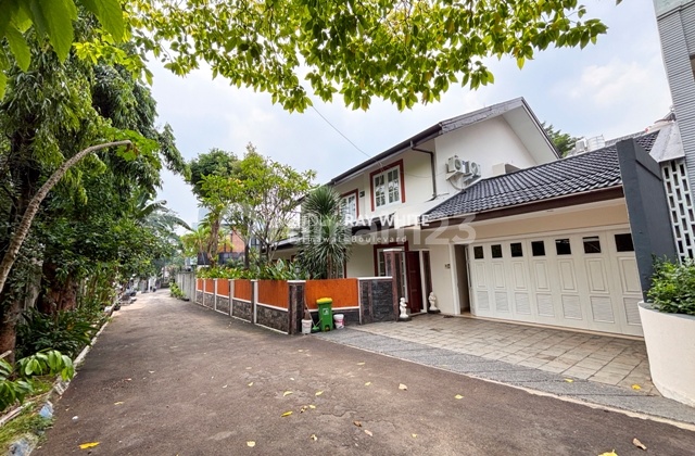 Disewakan Rumah Siap Huni Freshly Renovated Dalam Komplek di Ampera Lokasi Strategis 2