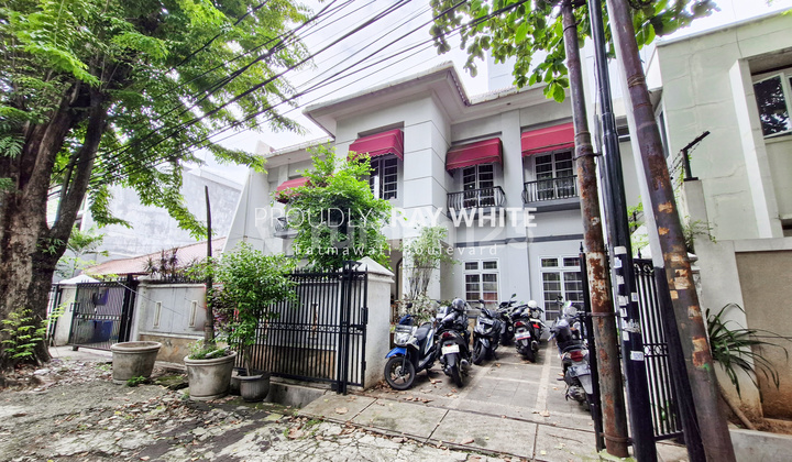 Rumah Siap Huni Area Premium Kebayoran Baru Lingkungan Nyaman dan Tenang