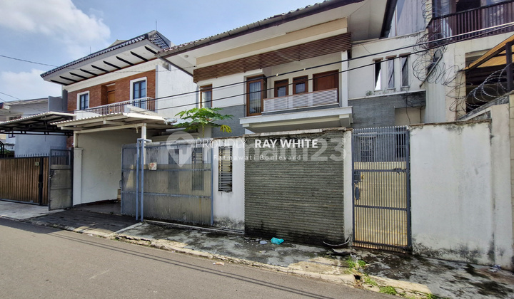 Rumah Siap Huni Lokasi Strategis Dekat Blok M Layout Lapang Akses Jalan Lebar