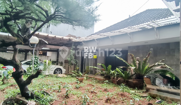 Rumah Terawat Dekat Pasar Santa bisa Dibangun Ruko 4 Lantai