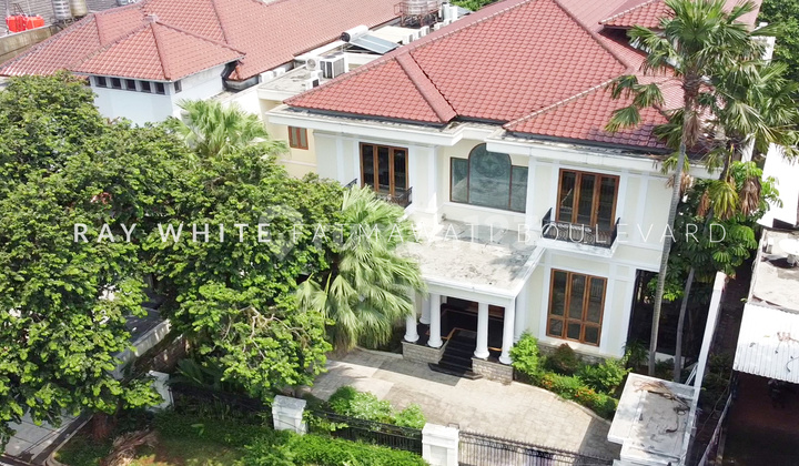 Rumah Luxury Desain Klasik & Minimalis, Lokasi Elite & Premium Pondok Indah