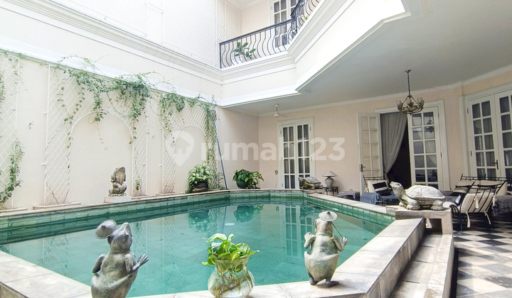 Luxurious Classic House Full Furnished Premium Area