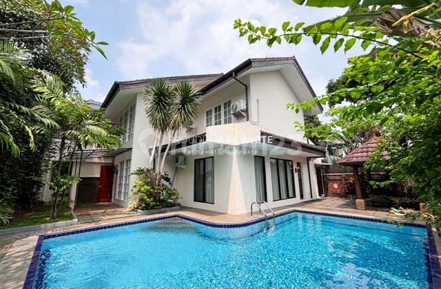 Disewakan Rumah Siap Huni Freshly Renovated Dalam Komplek di Ampera Lokasi Strategis Disewakan Rumah Siap Huni Freshly Renovated Dalam Komplek di Ampera Lokasi Strategis