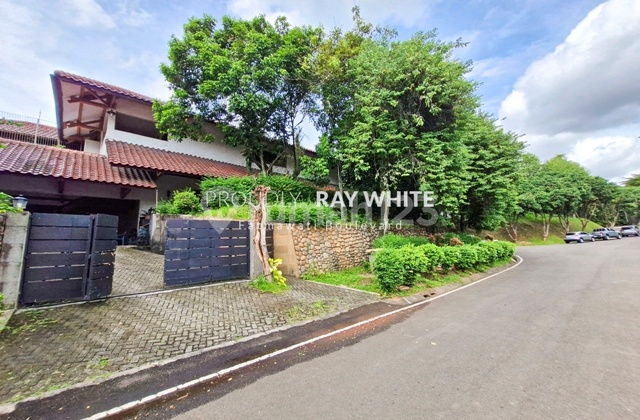 Rumah Dalam Komplek Eksklusif Pondok Indah Posisi Hook