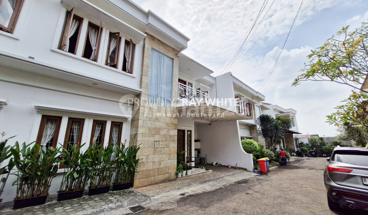 Rumah Dalam Townhouse Furnished Siap Huni 2