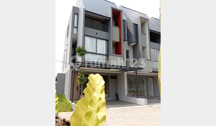 Rumah Townhouse 3 Lantai Ada Fasilitas Club House di Cilandak