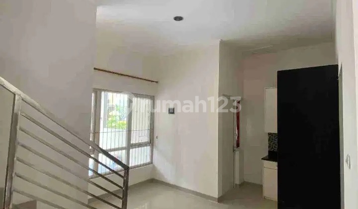 Murah. Rumah Siap Huni 2 Lantai Dalam Cluster One Gate di Pondok Kelapa Duren Sawit 2