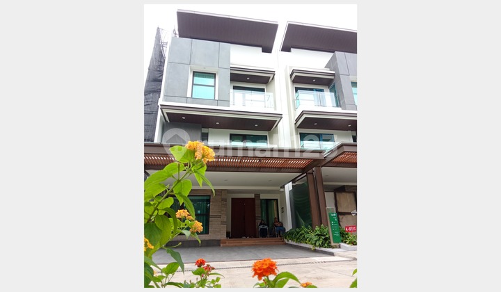 Rumah Desaign Tropical Baru 3 Lantai di Veteran Bintaro, Jakarta Selatan Rumah Desaign Tropical Baru 3 Lantai di Veteran Bintaro, Jakarta Selatan