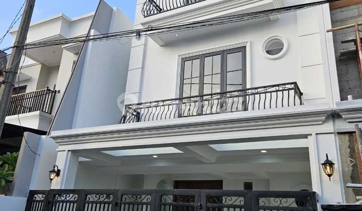 Rumah American Classic 3 Lantai Cinere, Jakarta Selatan SHM 1