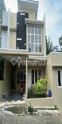 Murah. Rumah Siap Huni 2 Lantai Dalam Cluster One Gate di Pondok Kelapa Duren Sawit 1