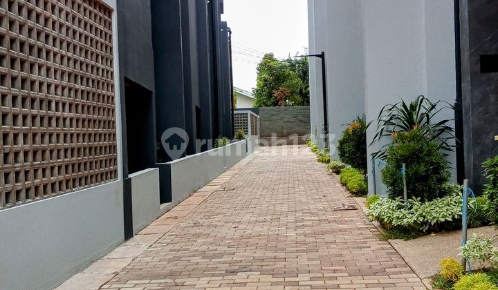 Rumah Mewah 3 Lantai SHM di Kebayoran Lama, Jakarta Selatan 2