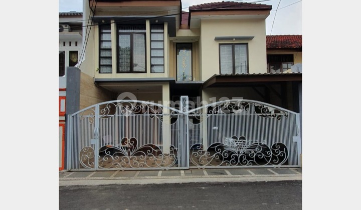 Rumah 2 Lantai Semi Furnish dalam Komplek, Duren Sawit Jakarta