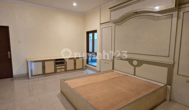 Rumah 2 Lantai Siap Huni, Garasi 7 Mobil di Tebet Jakarta Selatan 2