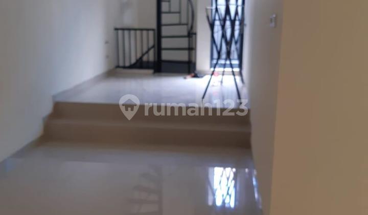 Rumah Murah 2,5 Lantai Strategis di Komplek Legenda Wisata Cibubur 2