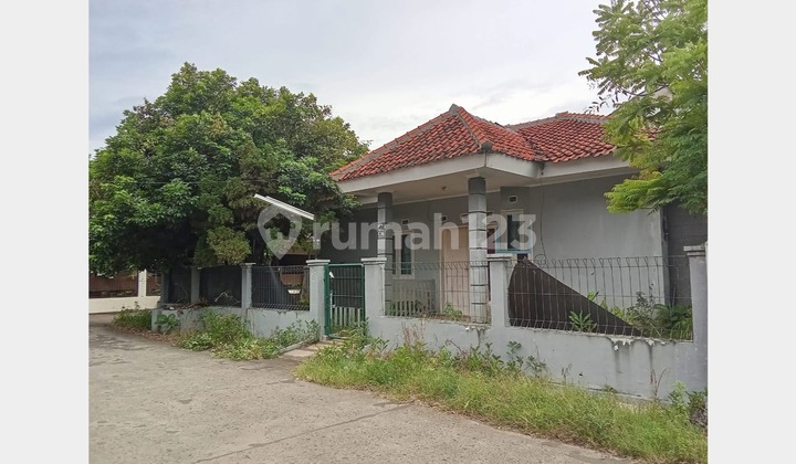 Affordable 1-Story House with Spacious Land and SHM in Cinere Complex, Depok Affordable 1-Story House with Spacious Land and SHM in Cinere Complex, Depok