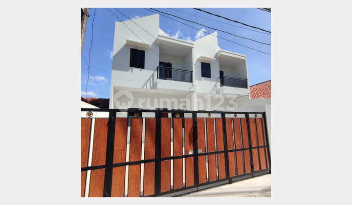 Siap Huni, Rumah 2 Lantai, SHM di Kalisari Jakarta Timur