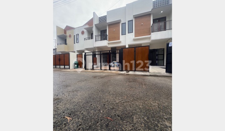 Rumah Baru 2 Lantai di Jl. Raya Kodau Jatiwarna Jatiasih Bekasi Rumah Baru 2 Lantai di Jl. Raya Kodau Jatiwarna Jatiasih Bekasi