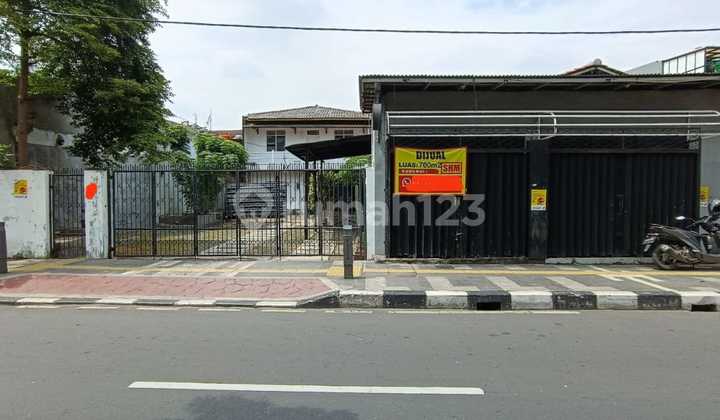 Multi-functional Warehouse on the Side of Jatinegara Main Road, East Jakarta