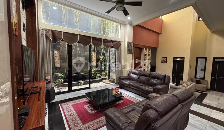 Rumah Full Furnished 2 Lantai di Perumahan Jatiwaringin Asri