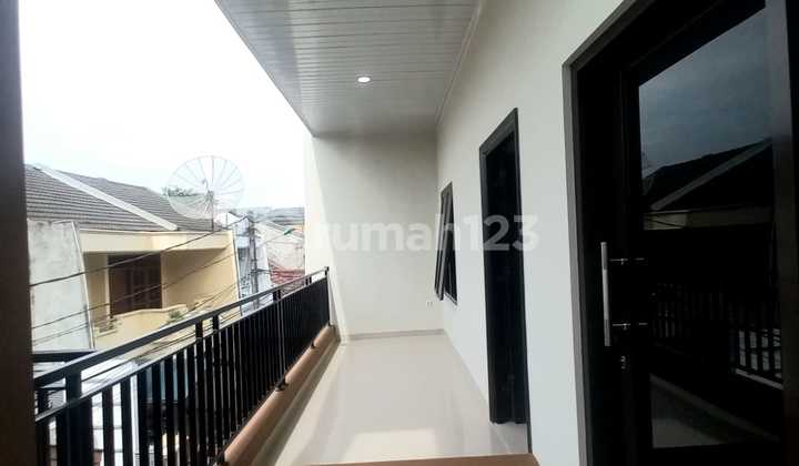 Can be financed with a mortgage, selling a ready-to-occupy 2-story house in the DKI Pondok Kelapa residential complex. 2