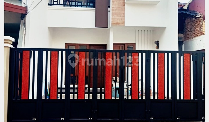 Rumah 2 Lantai SHM dalam Komplek Pondok Bambu, Jakarta Timur
