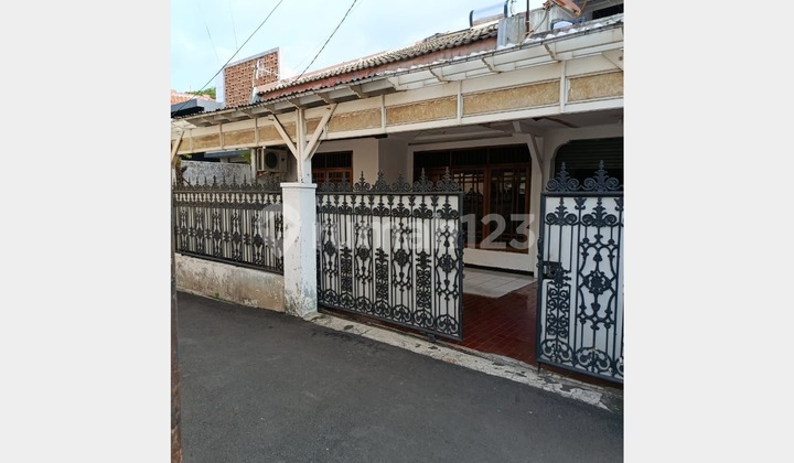 Jul BU. Rumah 1 Lantai di Lokasi Strategis Tebet Jakarta Selatan 