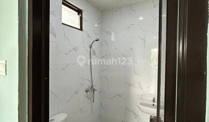 kamar mandi rumah dijual di graha raya