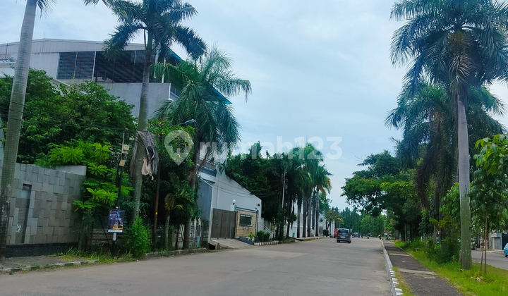 Rumah 1½ Lantai Sangat Luas Di Komplek Green Garden 2