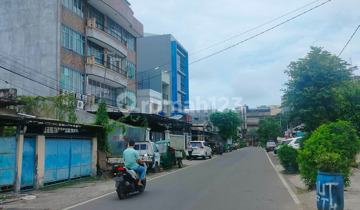 Old House Behind Gajah Mada Suitable for Boarding House Business