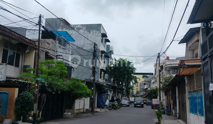 Dijual Rumah 2 Lantai Daerah Tambora Pinggir Jalan Dekat Pasar 2