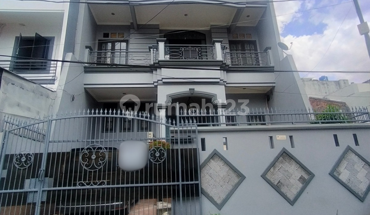 Rumah Mewah Murah 3 Lantai Di Dekat Mall Central Park