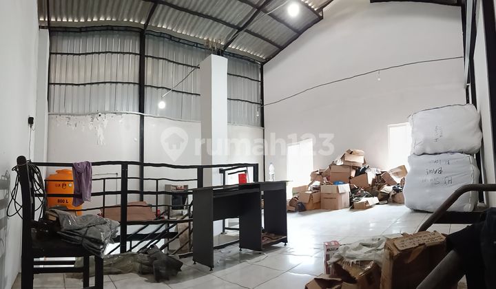 Manukan Mukti Surabaya Warehouse, Width 8 meters