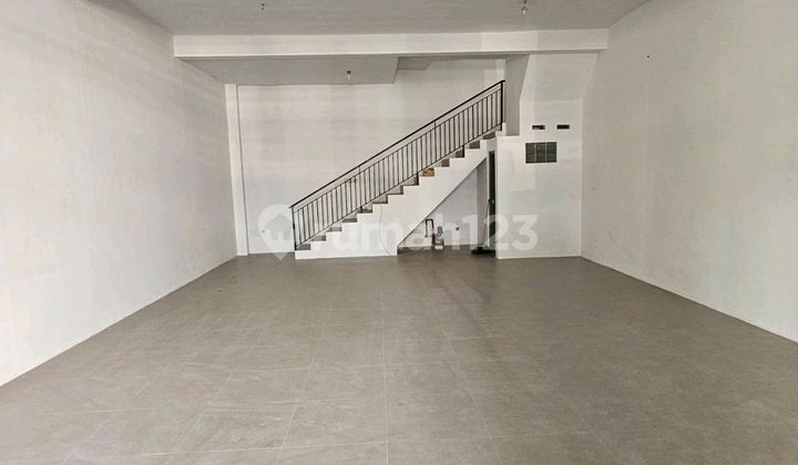 Shop House on Kutai Street, Mayjend Area, Strategic Location for Business 1