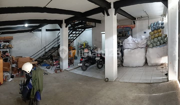 Manukan Mukti Surabaya Warehouse, Width 8 meters