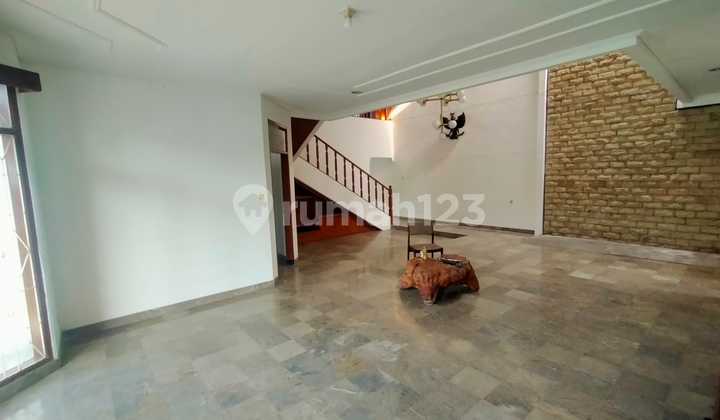 Rumah Besar Sayap Katamso Dekat Supratman Bandung 2
