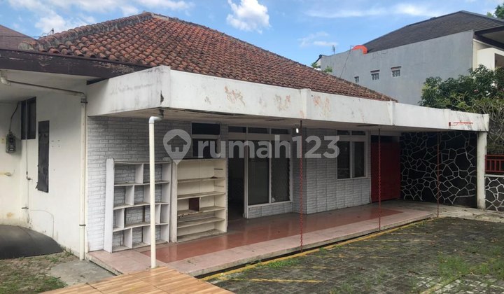 House on Jalan Supratman Wing Suitable for Cafe, Office or Business Space, Open Space Layout. House on Jalan Supratman Wing Suitable for Cafe, Office or Business Space, Open Space Layout.