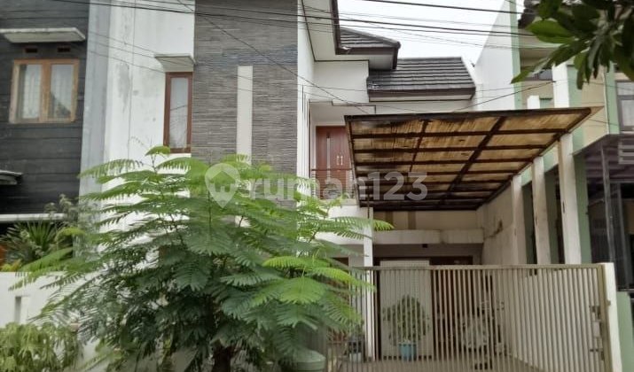 2-Story House in a One Gate System Complex, Buah Batu Wing, Bandung