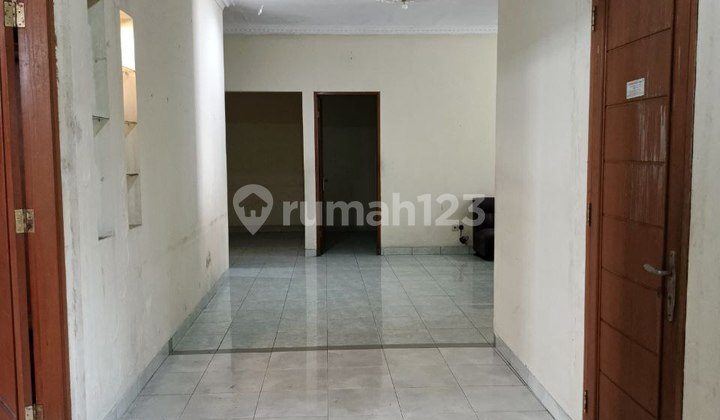 Hook House in the Tanjungsari Asri Complex, Antapani, Bandung 2