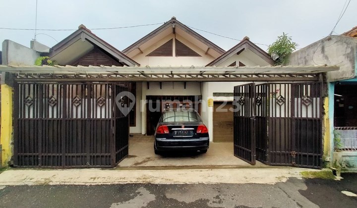 Rumah Lama di Dekat Kiara Artha Park Sayap Jalan Antapani Kota Bandung