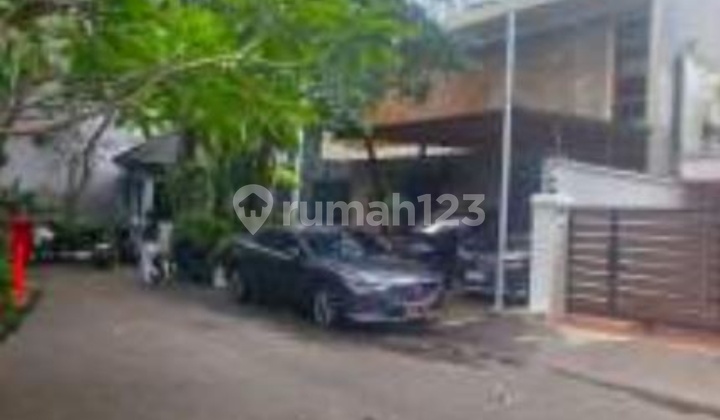 2-Story House With 429m² Land Area Auction Process 2-Story House With 429m² Land Area Auction Process